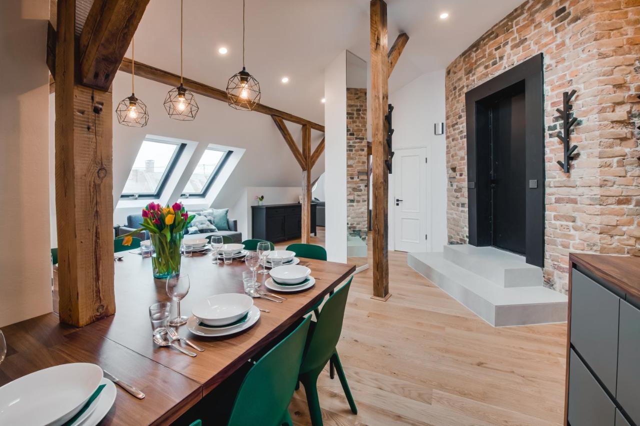 Big Design Apt - Sleeps 12 - Best Location Riga Exterior foto