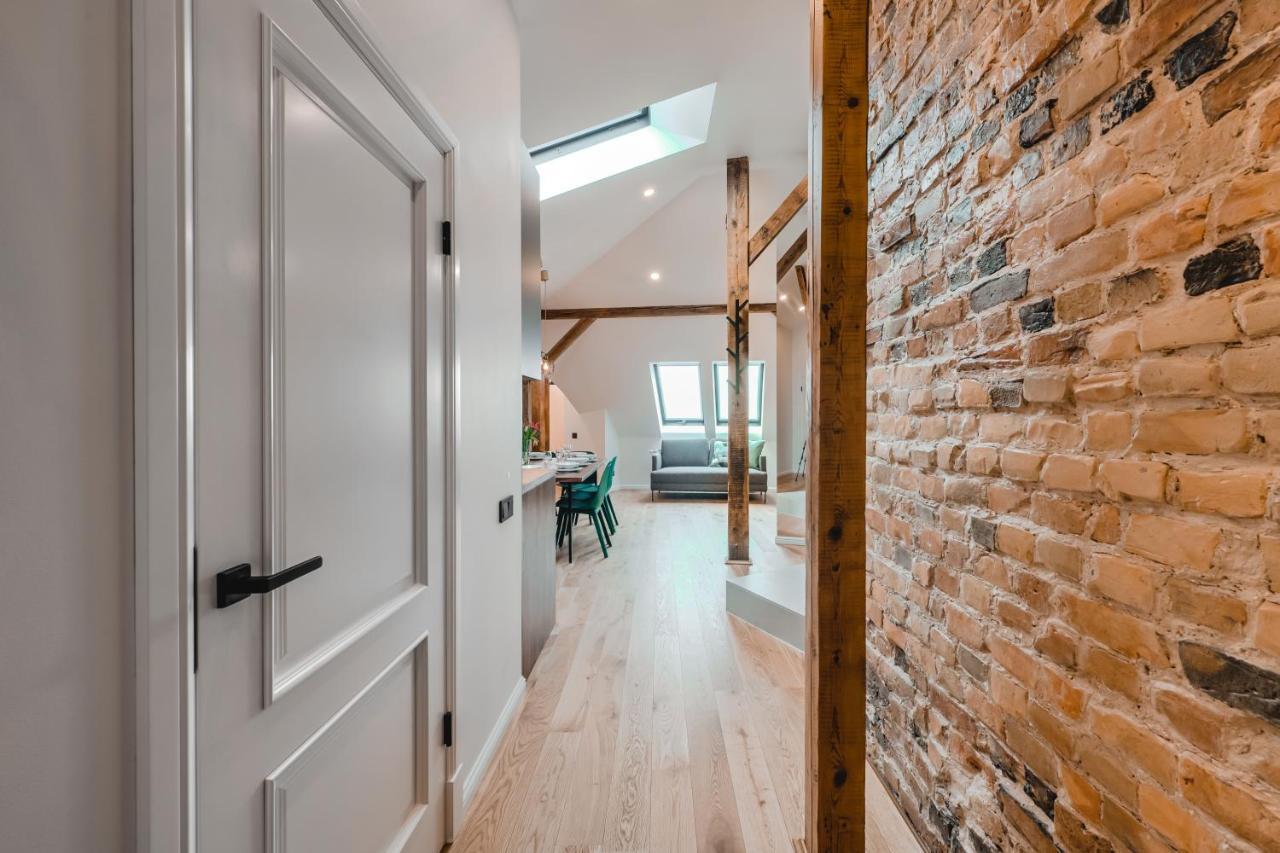 Big Design Apt - Sleeps 12 - Best Location Riga Exterior foto