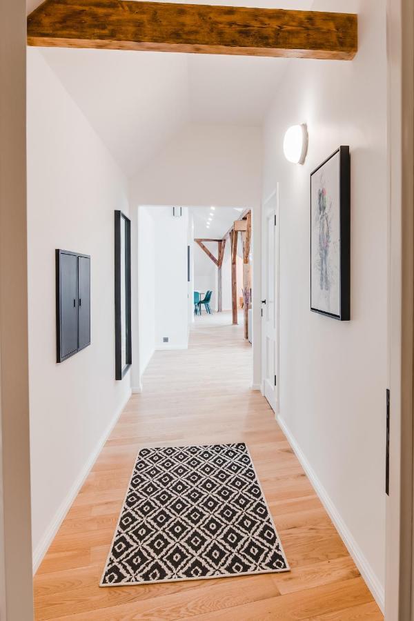 Big Design Apt - Sleeps 12 - Best Location Riga Exterior foto