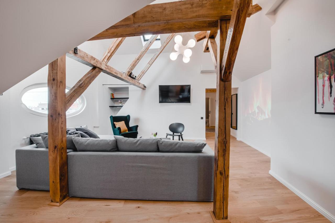 Big Design Apt - Sleeps 12 - Best Location Riga Exterior foto
