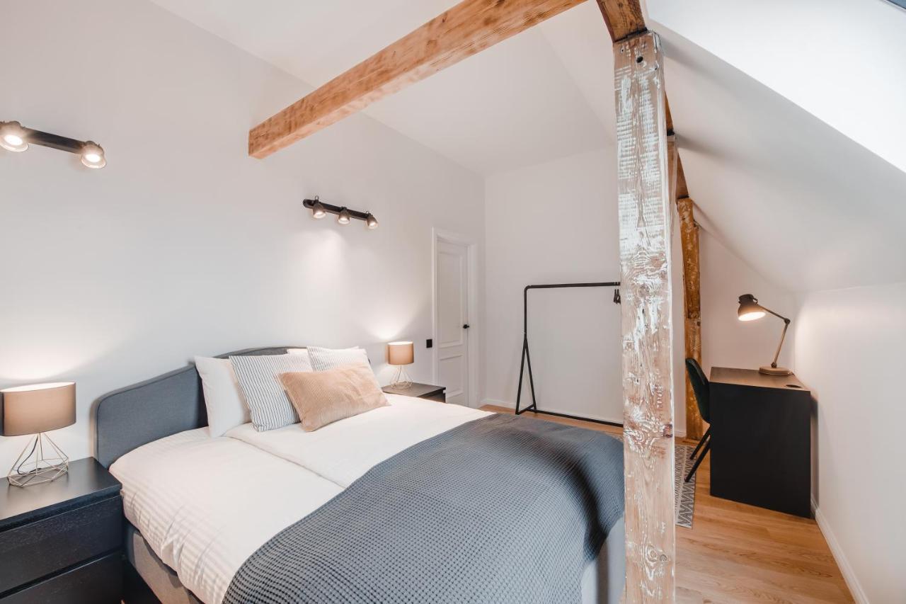 Big Design Apt - Sleeps 12 - Best Location Riga Exterior foto