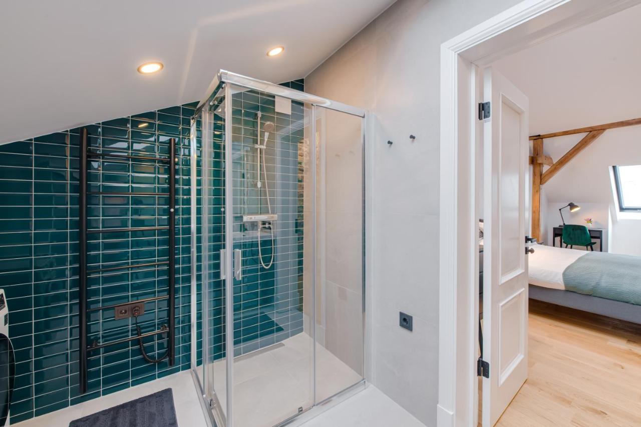 Big Design Apt - Sleeps 12 - Best Location Riga Exterior foto