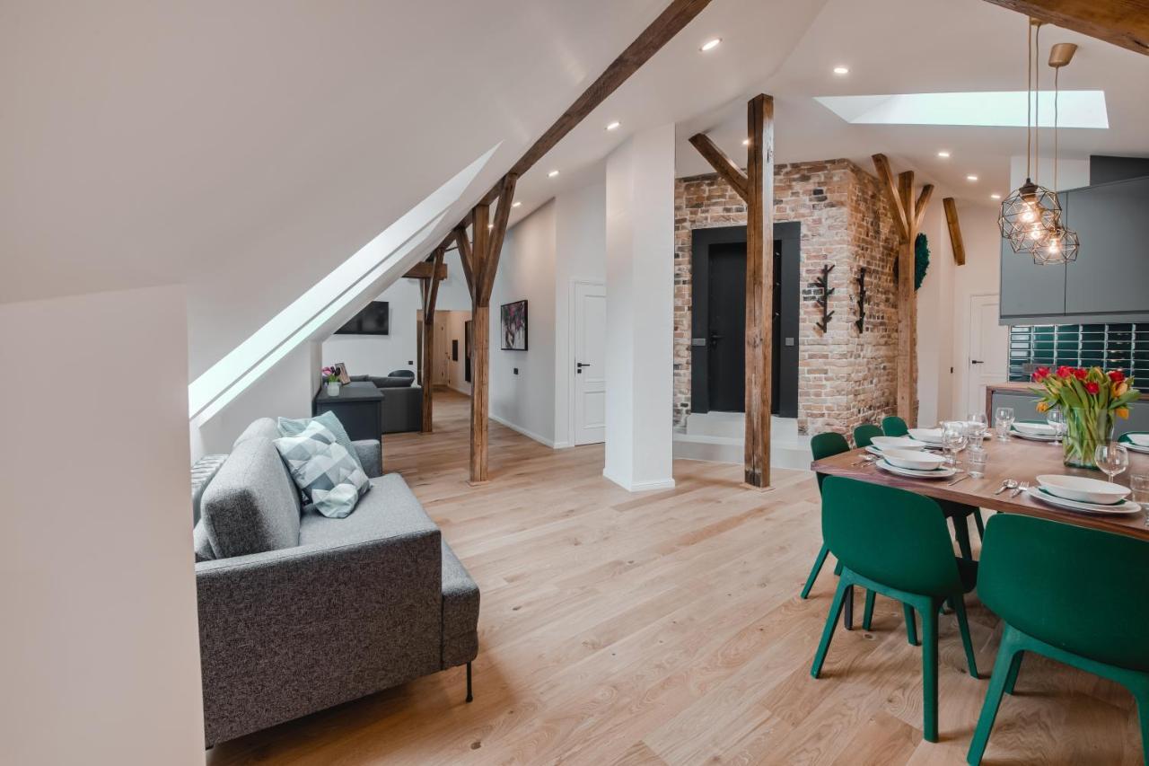 Big Design Apt - Sleeps 12 - Best Location Riga Exterior foto
