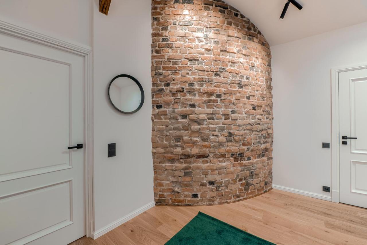 Big Design Apt - Sleeps 12 - Best Location Riga Exterior foto