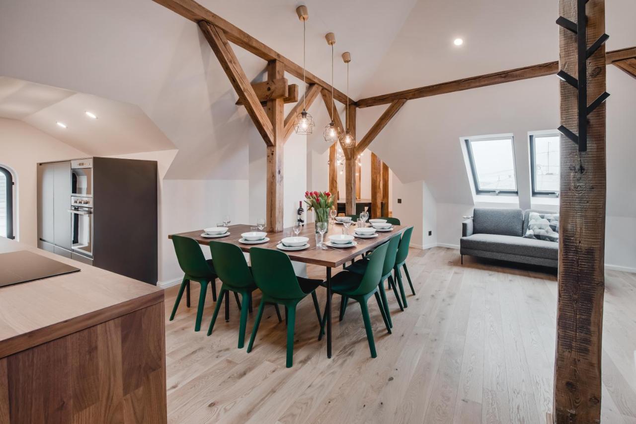 Big Design Apt - Sleeps 12 - Best Location Riga Exterior foto