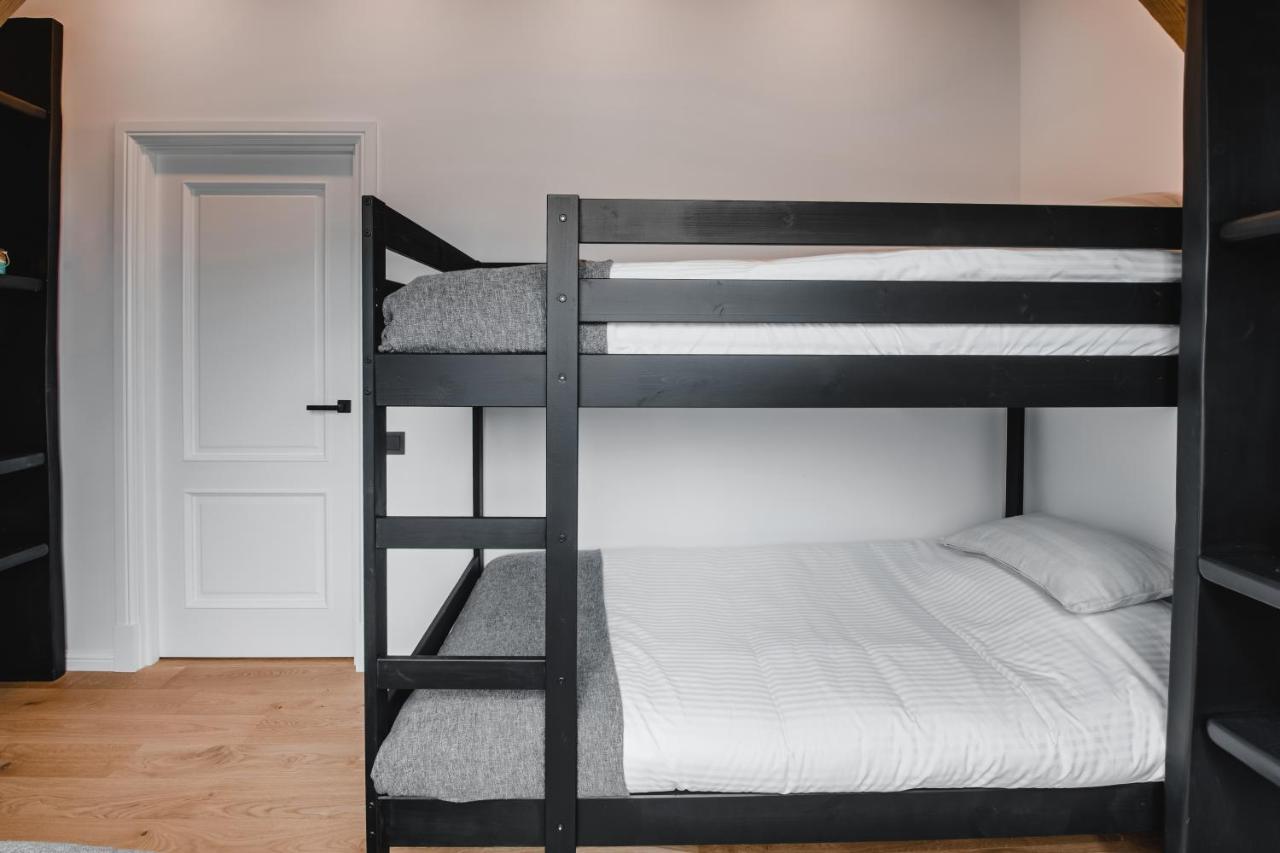 Big Design Apt - Sleeps 12 - Best Location Riga Exterior foto