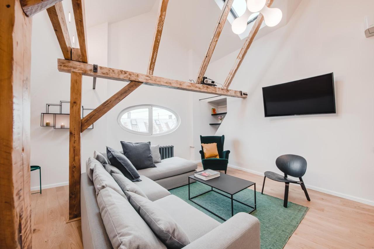 Big Design Apt - Sleeps 12 - Best Location Riga Exterior foto