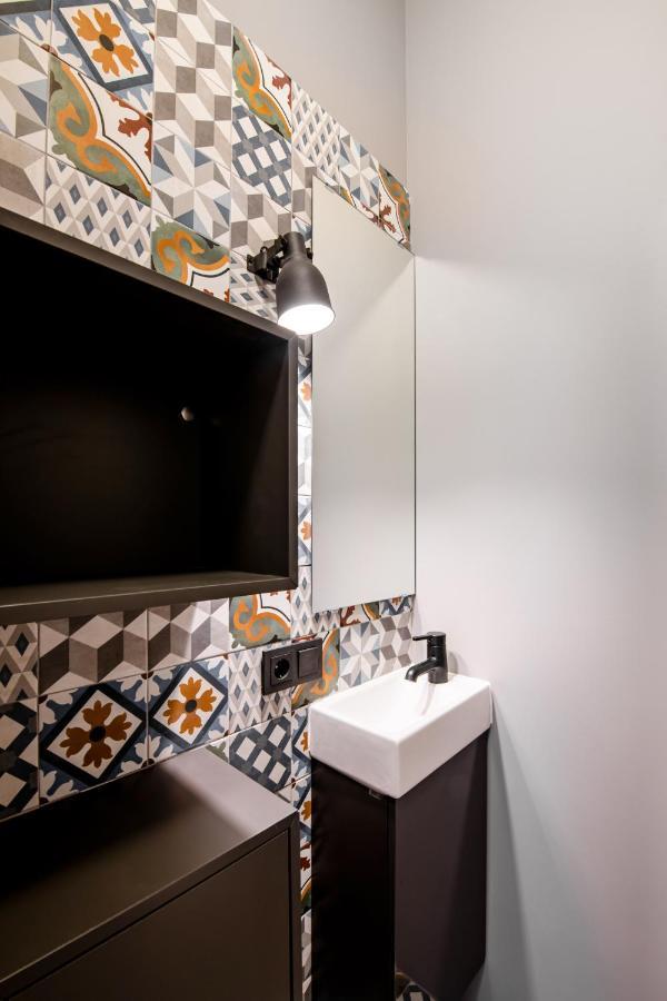 Big Design Apt - Sleeps 12 - Best Location Riga Exterior foto